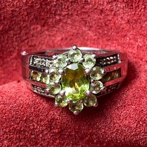 Sterling Silver 925 Peridot Ring 8.5 Costume Jewelry